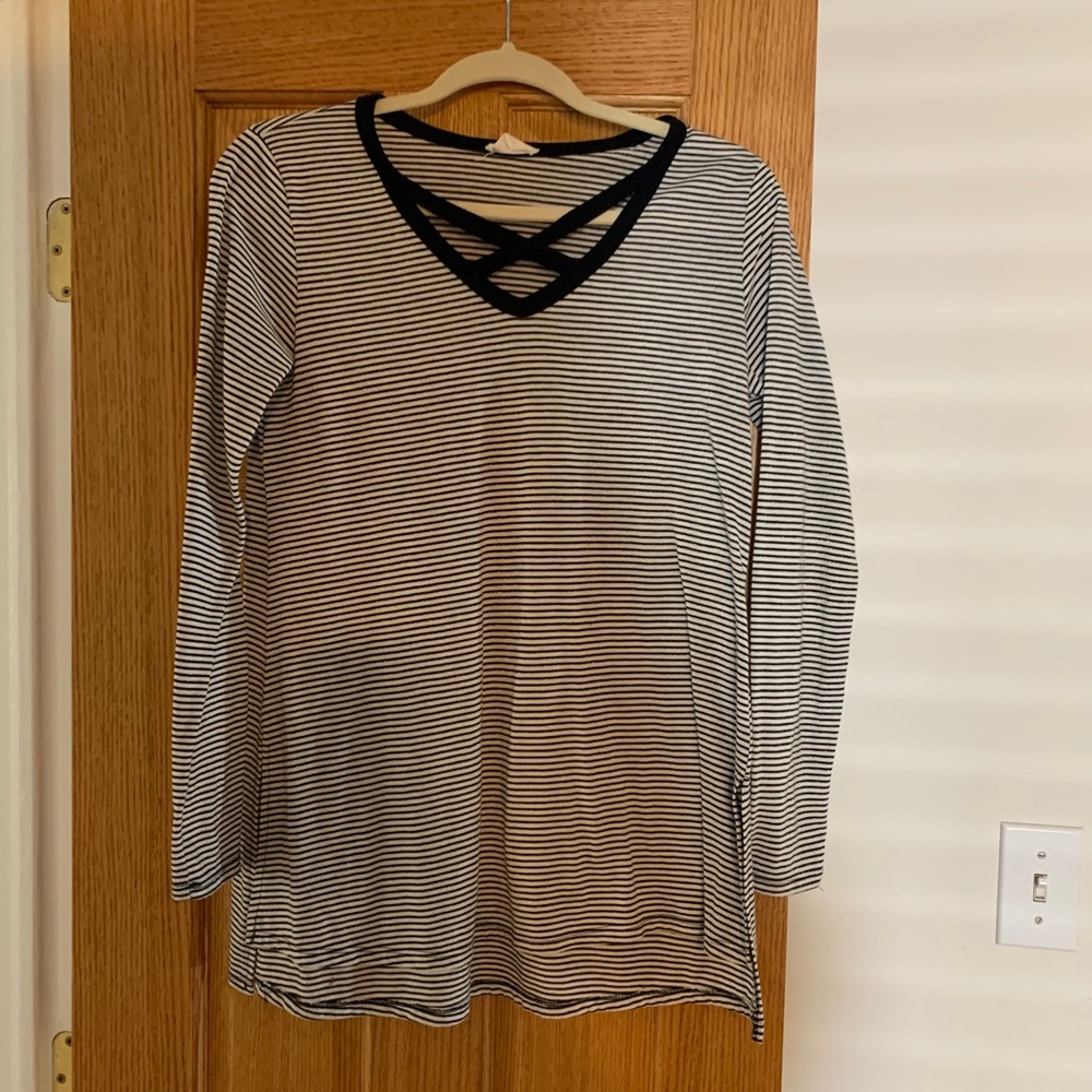 1 4 3 Story Blank and White Stripped Shirt Size S